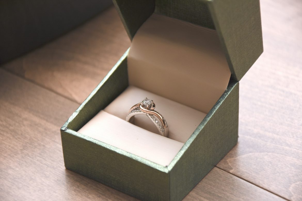 How to Evaluate Diamond Quality When Shopping for Engagement Rings